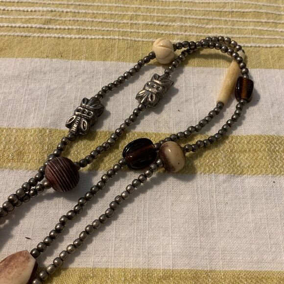 Long beaded necklance   - Picture 1 of 4